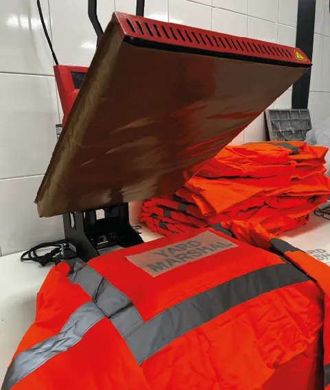 Hi-vis werkkleding onder de hittepers